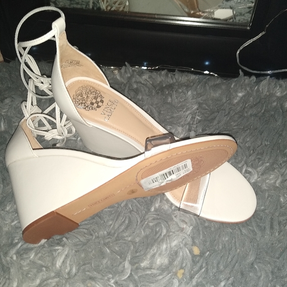 Shoe - Picture 3 of 3